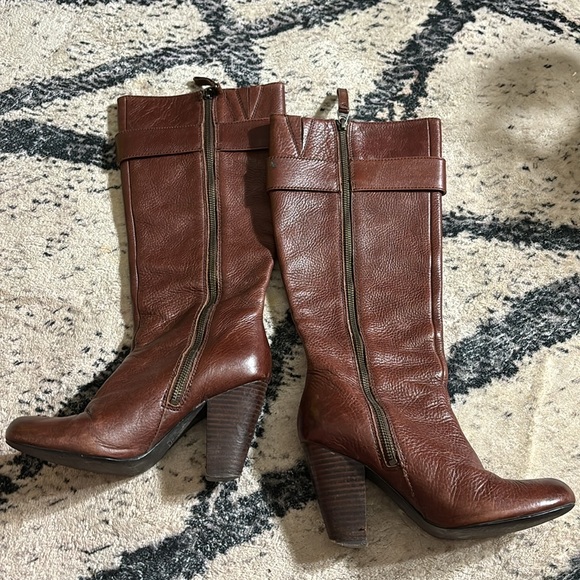 Fossil brown leather knee high boots size 7 - Picture 2 of 3